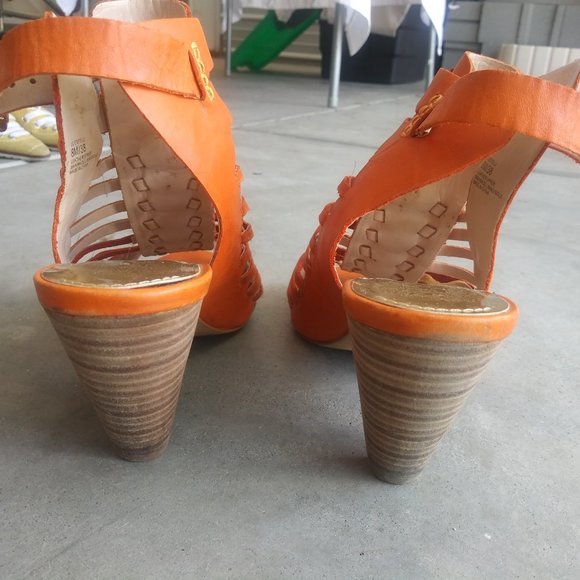 Vince Camuto leather sandals - Picture 3 of 3